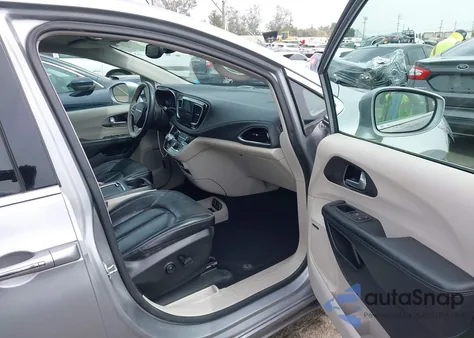 2018 Chrysler Pacifica Hybrid Limited z USA, uszkodzony, nr VIN 2C4RC1N71JR213556